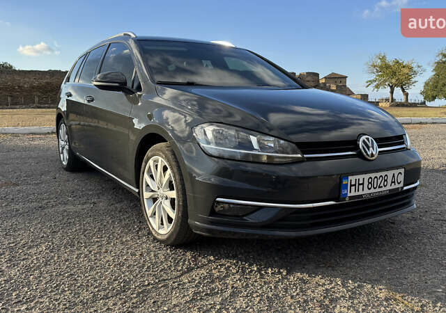 Серый Фольксваген Гольф, объемом двигателя 1.6 л и пробегом 299 тыс. км за 13000 $, фото 2 на Automoto.ua