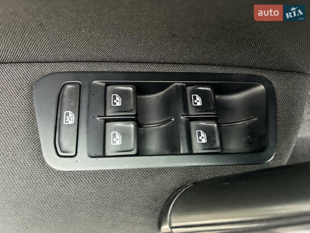 Серый Фольксваген Гольф, объемом двигателя 1.6 л и пробегом 237 тыс. км за 10900 $, фото 21 на Automoto.ua