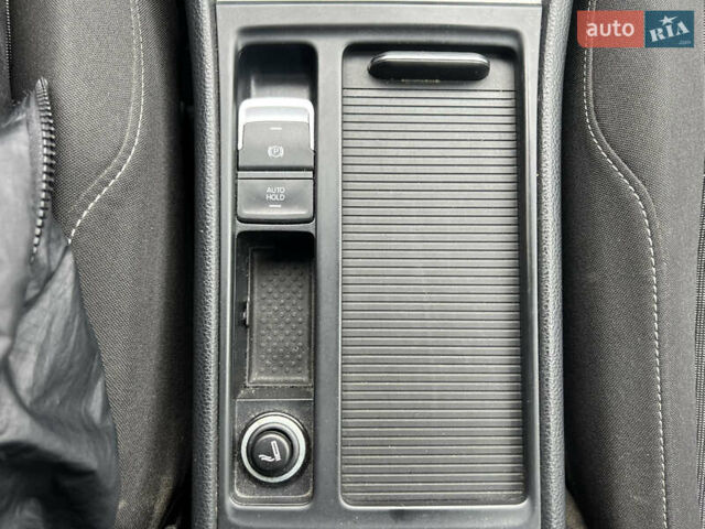 Серый Фольксваген Гольф, объемом двигателя 1.6 л и пробегом 237 тыс. км за 10900 $, фото 27 на Automoto.ua