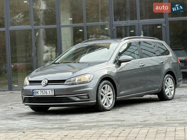 Серый Фольксваген Гольф, объемом двигателя 1.6 л и пробегом 253 тыс. км за 12700 $, фото 1 на Automoto.ua