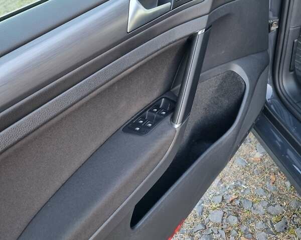 Серый Фольксваген Гольф, объемом двигателя 1.6 л и пробегом 160 тыс. км за 13999 $, фото 24 на Automoto.ua