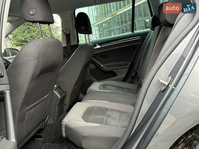 Серый Фольксваген Гольф, объемом двигателя 1.6 л и пробегом 253 тыс. км за 12700 $, фото 37 на Automoto.ua