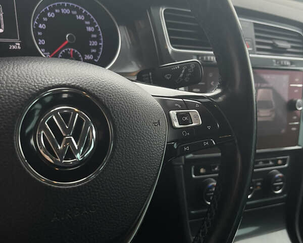 Серый Фольксваген Гольф, объемом двигателя 1.6 л и пробегом 241 тыс. км за 12400 $, фото 18 на Automoto.ua