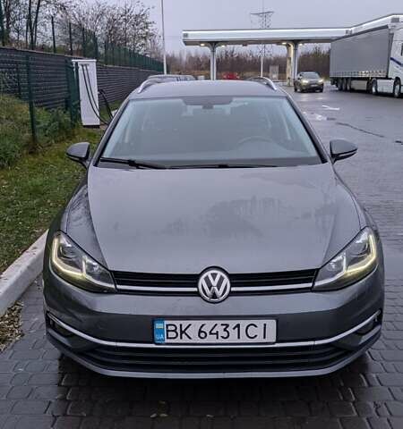 Серый Фольксваген Гольф, объемом двигателя 1.97 л и пробегом 294 тыс. км за 14500 $, фото 2 на Automoto.ua