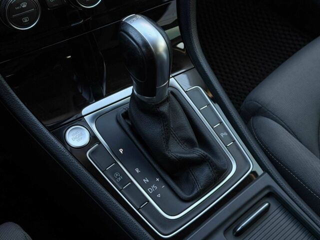 Серый Фольксваген Гольф, объемом двигателя 2 л и пробегом 330 тыс. км за 15300 $, фото 18 на Automoto.ua