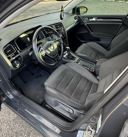 Серый Фольксваген Гольф, объемом двигателя 1.6 л и пробегом 299 тыс. км за 13000 $, фото 21 на Automoto.ua