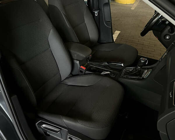 Серый Фольксваген Гольф, объемом двигателя 1.8 л и пробегом 73 тыс. км за 11000 $, фото 18 на Automoto.ua