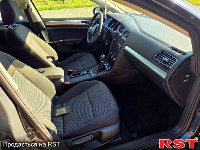 Серый Фольксваген Гольф, объемом двигателя 1.6 л и пробегом 239 тыс. км за 11900 $, фото 7 на Automoto.ua