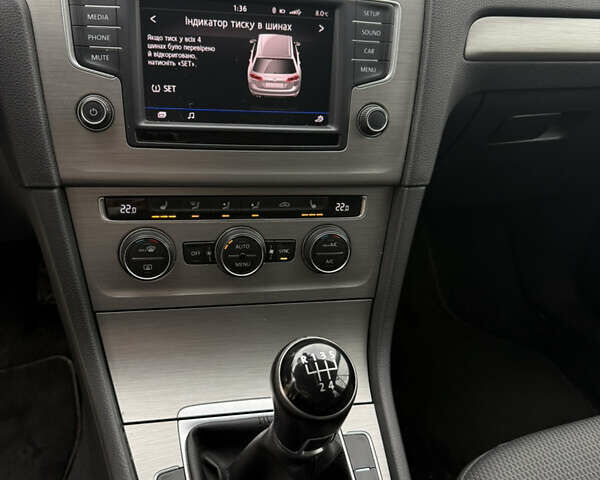 Серый Фольксваген Гольф, объемом двигателя 1.6 л и пробегом 262 тыс. км за 11000 $, фото 21 на Automoto.ua