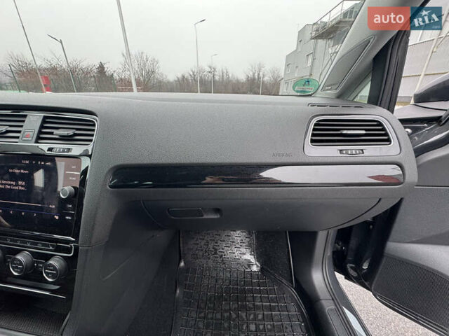 Серый Фольксваген Гольф, объемом двигателя 1.6 л и пробегом 207 тыс. км за 14500 $, фото 24 на Automoto.ua