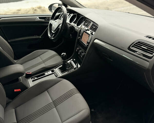 Серый Фольксваген Гольф, объемом двигателя 1.6 л и пробегом 267 тыс. км за 9500 $, фото 64 на Automoto.ua