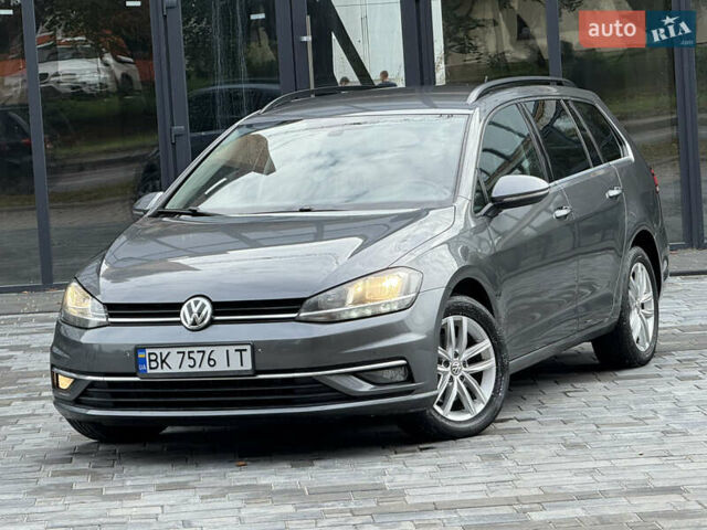 Серый Фольксваген Гольф, объемом двигателя 1.6 л и пробегом 253 тыс. км за 13300 $, фото 1 на Automoto.ua