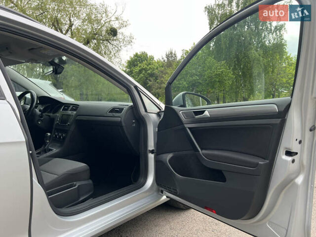 Серый Фольксваген Гольф, объемом двигателя 1.6 л и пробегом 237 тыс. км за 10900 $, фото 37 на Automoto.ua