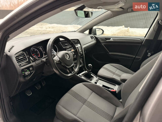 Серый Фольксваген Гольф, объемом двигателя 1.6 л и пробегом 267 тыс. км за 9500 $, фото 40 на Automoto.ua