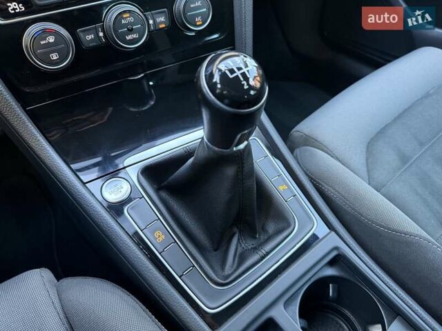 Сірий Фольксваген Гольф, об'ємом двигуна 1.6 л та пробігом 286 тис. км за 15000 $, фото 42 на Automoto.ua