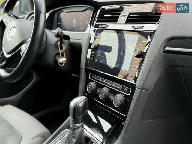 Серый Фольксваген Гольф, объемом двигателя 1.6 л и пробегом 253 тыс. км за 12700 $, фото 44 на Automoto.ua