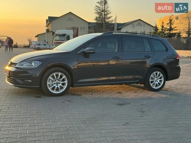 Серый Фольксваген Гольф, объемом двигателя 1.6 л и пробегом 247 тыс. км за 12600 $, фото 3 на Automoto.ua