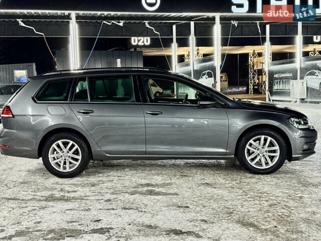 Серый Фольксваген Гольф, объемом двигателя 1.6 л и пробегом 253 тыс. км за 12800 $, фото 18 на Automoto.ua