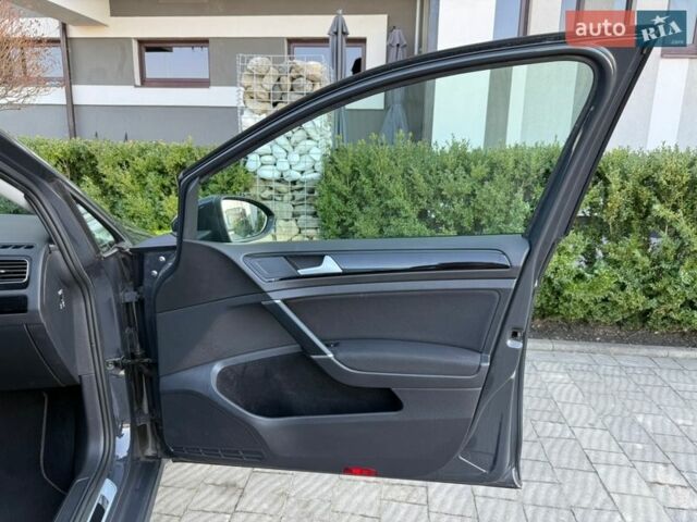 Серый Фольксваген Гольф, объемом двигателя 1.6 л и пробегом 233 тыс. км за 13800 $, фото 33 на Automoto.ua