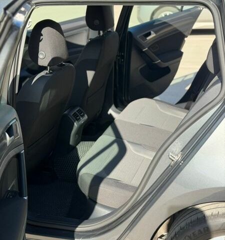 Серый Фольксваген Гольф, объемом двигателя 1.6 л и пробегом 328 тыс. км за 12200 $, фото 6 на Automoto.ua