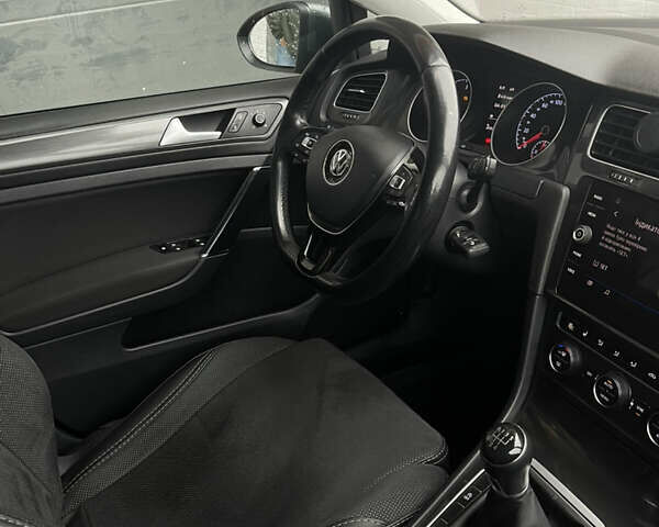 Серый Фольксваген Гольф, объемом двигателя 1.6 л и пробегом 241 тыс. км за 12400 $, фото 27 на Automoto.ua