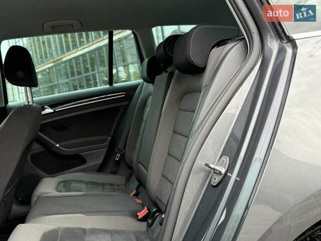 Серый Фольксваген Гольф, объемом двигателя 1.6 л и пробегом 253 тыс. км за 12700 $, фото 38 на Automoto.ua