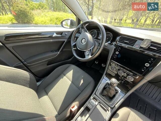 Сірий Фольксваген Гольф, об'ємом двигуна 1.6 л та пробігом 214 тис. км за 13000 $, фото 5 на Automoto.ua