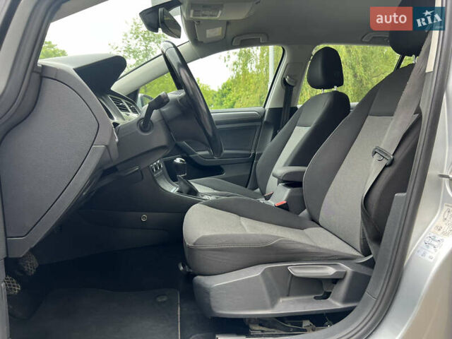 Серый Фольксваген Гольф, объемом двигателя 1.6 л и пробегом 237 тыс. км за 10900 $, фото 17 на Automoto.ua