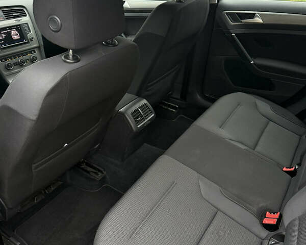 Серый Фольксваген Гольф, объемом двигателя 1.6 л и пробегом 262 тыс. км за 11000 $, фото 24 на Automoto.ua