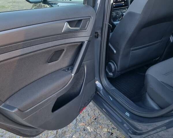 Серый Фольксваген Гольф, объемом двигателя 1.6 л и пробегом 160 тыс. км за 13999 $, фото 19 на Automoto.ua