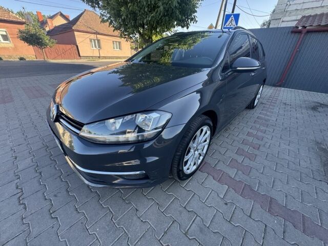 Серый Фольксваген Гольф, объемом двигателя 1.6 л и пробегом 280 тыс. км за 12200 $, фото 1 на Automoto.ua