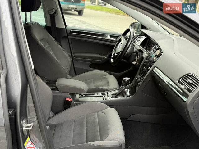 Серый Фольксваген Гольф, объемом двигателя 1.6 л и пробегом 253 тыс. км за 12700 $, фото 43 на Automoto.ua