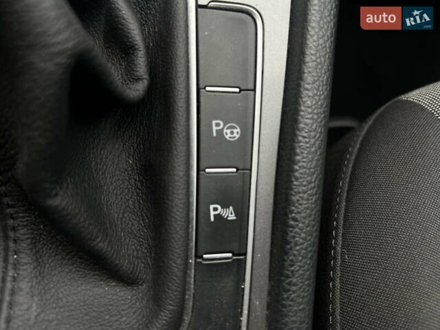 Серый Фольксваген Гольф, объемом двигателя 1.6 л и пробегом 237 тыс. км за 10900 $, фото 31 на Automoto.ua