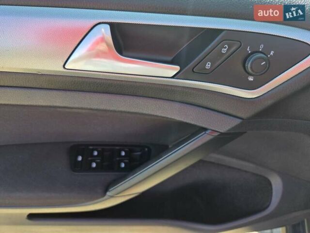 Серый Фольксваген Гольф, объемом двигателя 1.6 л и пробегом 238 тыс. км за 11200 $, фото 20 на Automoto.ua