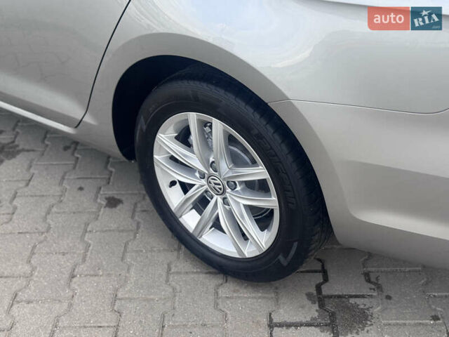 Серый Фольксваген Гольф, объемом двигателя 1.6 л и пробегом 228 тыс. км за 11500 $, фото 25 на Automoto.ua