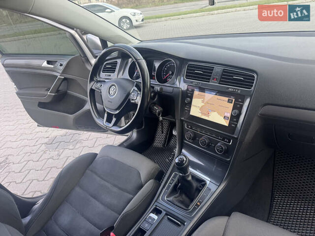 Серый Фольксваген Гольф, объемом двигателя 1.6 л и пробегом 228 тыс. км за 11500 $, фото 3 на Automoto.ua