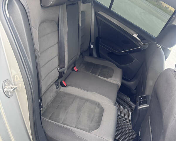 Серый Фольксваген Гольф, объемом двигателя 1.6 л и пробегом 228 тыс. км за 11500 $, фото 7 на Automoto.ua