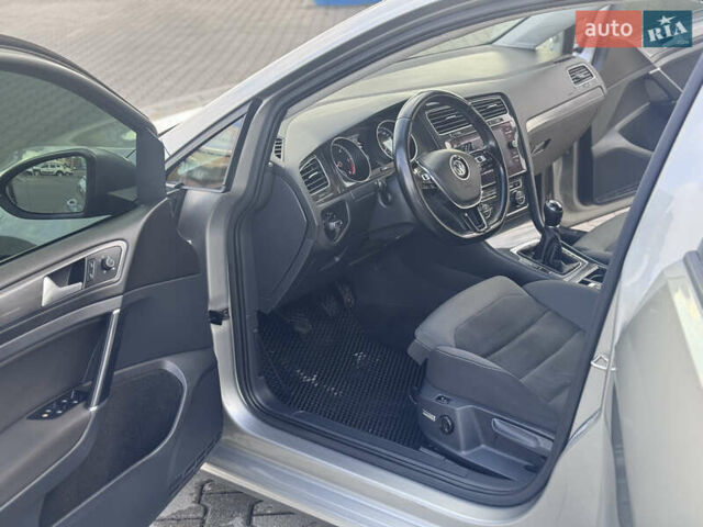 Серый Фольксваген Гольф, объемом двигателя 1.6 л и пробегом 228 тыс. км за 11500 $, фото 47 на Automoto.ua