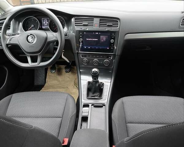 Серый Фольксваген Гольф, объемом двигателя 1.6 л и пробегом 198 тыс. км за 10800 $, фото 13 на Automoto.ua