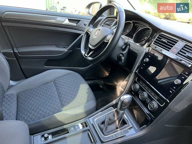 Серый Фольксваген Гольф, объемом двигателя 1.6 л и пробегом 250 тыс. км за 13990 $, фото 7 на Automoto.ua