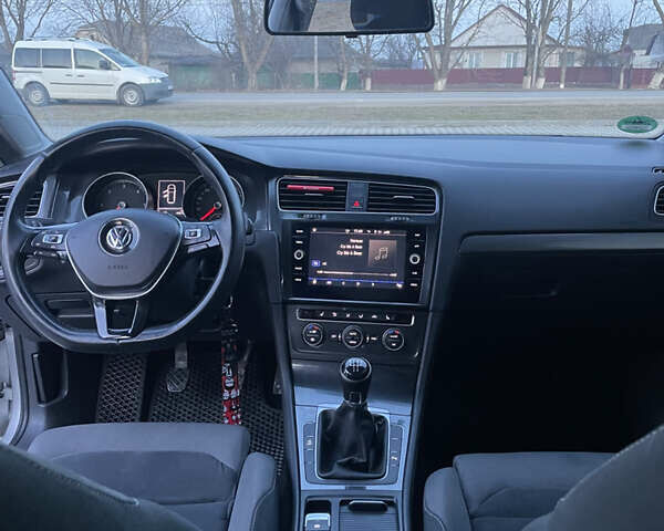 Сірий Фольксваген Гольф, об'ємом двигуна 1.6 л та пробігом 274 тис. км за 12500 $, фото 26 на Automoto.ua