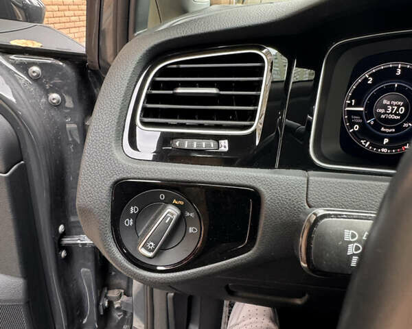 Фольксваген Гольф 2018 у Києві на Automoto.ua Сірий Фольксваген Гольф, об'ємом двигуна 1.97 л та пробігом 133 тис. км за 20200 $, фото 33 на Automoto.ua