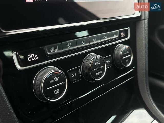 Серый Фольксваген Гольф, объемом двигателя 2 л и пробегом 228 тыс. км за 14350 $, фото 69 на Automoto.ua