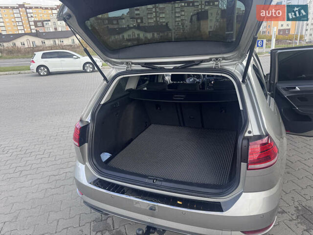 Серый Фольксваген Гольф, объемом двигателя 1.6 л и пробегом 228 тыс. км за 11500 $, фото 35 на Automoto.ua