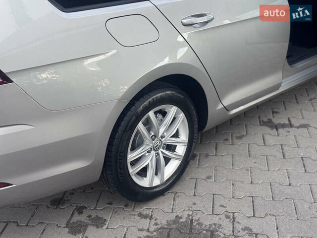 Серый Фольксваген Гольф, объемом двигателя 1.6 л и пробегом 228 тыс. км за 11500 $, фото 31 на Automoto.ua