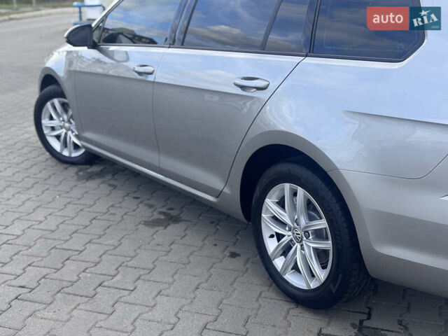 Серый Фольксваген Гольф, объемом двигателя 1.6 л и пробегом 228 тыс. км за 11500 $, фото 24 на Automoto.ua