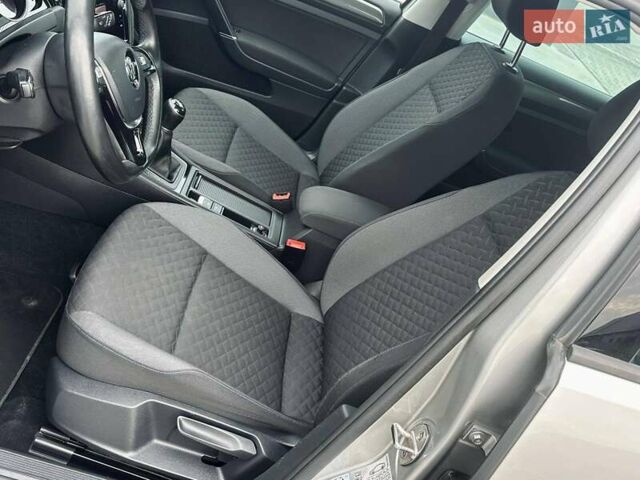 Серый Фольксваген Гольф, объемом двигателя 2 л и пробегом 228 тыс. км за 14350 $, фото 49 на Automoto.ua