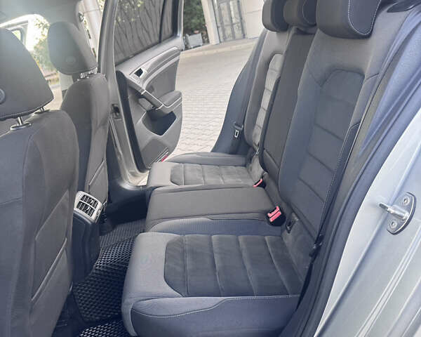 Серый Фольксваген Гольф, объемом двигателя 1.6 л и пробегом 228 тыс. км за 11500 $, фото 37 на Automoto.ua