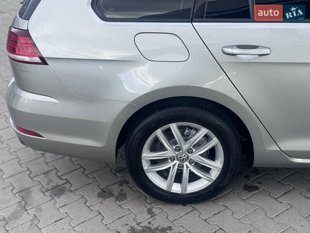 Серый Фольксваген Гольф, объемом двигателя 1.6 л и пробегом 228 тыс. км за 11500 $, фото 19 на Automoto.ua