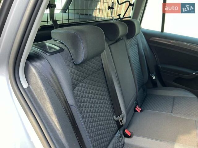 Серый Фольксваген Гольф, объемом двигателя 1.6 л и пробегом 250 тыс. км за 13990 $, фото 6 на Automoto.ua